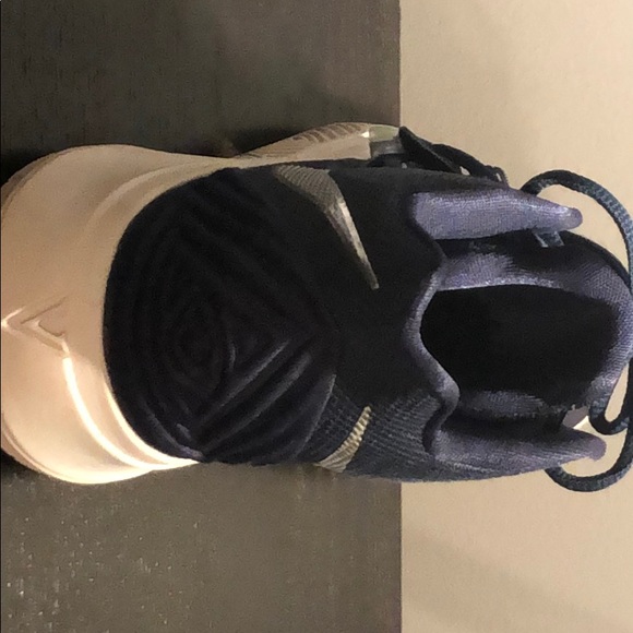 Nike Kyrie 5 “Galaxy” - Picture 2 of 3